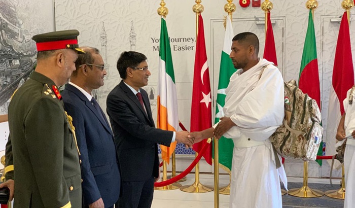 সৌদিতে পৌঁছাল বাংলাদেশের প্রথম হজ ফ্লাইট, উষ্ণ অভ্যর্থনায় আপ্লুত যাত্রীরা